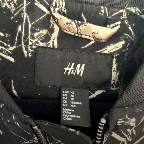👑 Black & Metallic Gold H&M Bomber Jacket - Picture 3 of 3